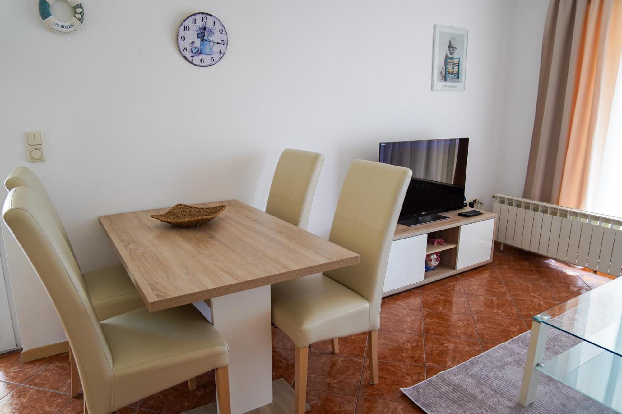 오미살즈 Apartman Lana 아파트 외부 사진