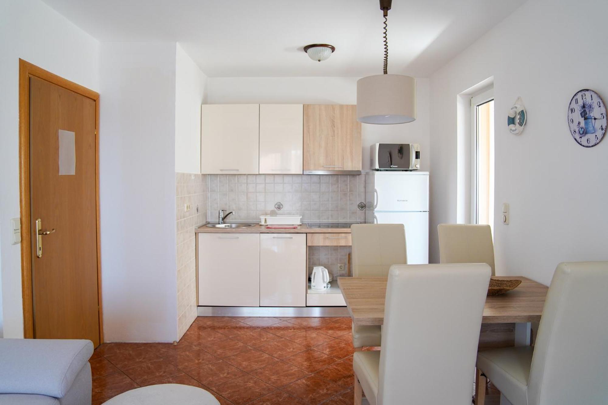 오미살즈 Apartman Lana 아파트 외부 사진