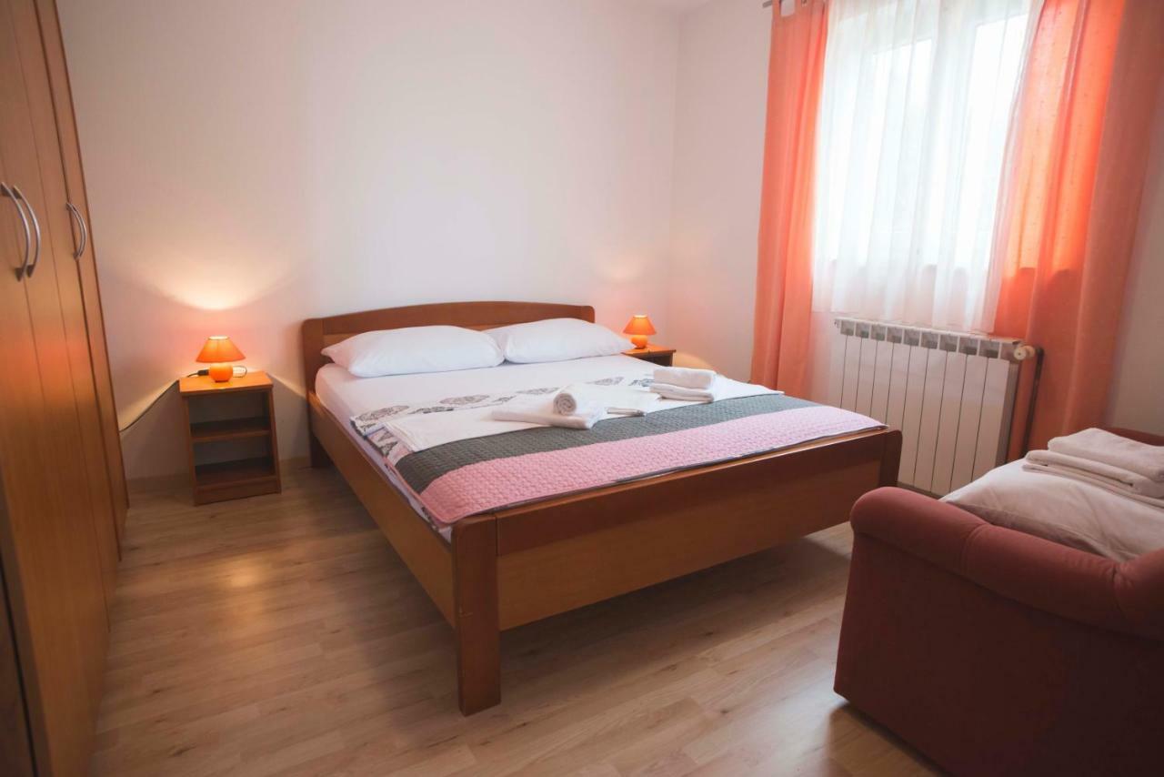 오미살즈 Apartman Lana 아파트 외부 사진
